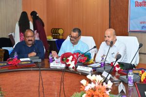  हिन्दी हमारी संस्कृति, इसके बिना विकसित भारत के निर्माण की परिकल्पना बेमानी