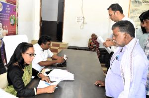  कलेक्टर जनदर्शन में अधिकारियों ने सुनी आम लोगों की समस्याएं 