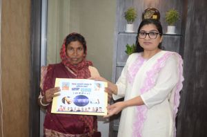  आरबीसी 6-4 के तहत जिला प्रशासन ने मृतक किसान के परिवार को दी आर्थिक मदद