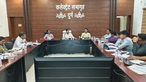  शासकीय विभागों से भूमि आबंटन में प्राप्त आवेदन को प्राथमिकता के साथ निपटाएं- कलेक्टर सिंह