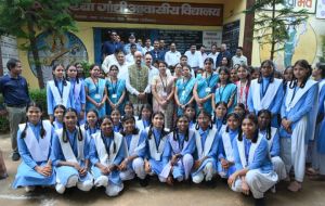  कस्तूरबा गांधी बालिका आवासीय विद्यालय रजपुरीकला पहुंचे राज्यपाल  
