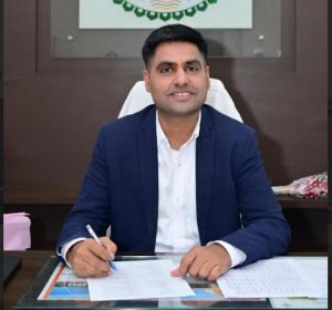  राजनांदगांव जिले के नवपदस्थ कलेक्टर श्री जितेन्द्र यादव ने किया कार्यभार ग्रहण