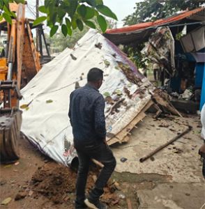  16 अवैध ठेले, गुमटी, 5 अवैध कब्जे हटाए गए