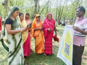  जिले में रोजगार दिवस पर ग्रामीणों को मिला डिजिटल अधिकार क्यूआर कोड से मिलेगी मनरेगा की पूरी जानकारी