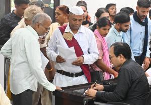  कलेक्टर ने जनदर्शन में सुनी लोगों की समस्याएं