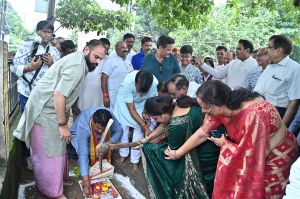 नगर निगम जोन 7 के स्वामी आत्मानंद वार्ड में दशहरा उद्यान निर्माण एवं पेवर लगाने कार्य 23 लाख में और स्ट्रीट लाईटिंग कर प्रकाश व्यवस्था का कार्य 7 लाख में शीघ्र होगा  