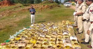 2250 किलो महुआ लाहन और 07 लीटर महुआ शराब जब्त