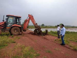 कलेक्टर गौरव कुमार सिंह के निर्देश पर बुलडोजर चला – कई स्थानों पर तोड़ी गई अवैध प्लाटिंग कलेक्टर गौरव कुमार सिंह के निर्देश पर बुलडोजर चला – कई स्थानों पर तोड़ी गई अवैध प्लाटिंग