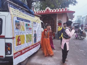   एचआईवी/एड्स के प्रति कलादल और प्रचार रथ के माध्यम से चलाया गया सघन प्रचार-प्रसार अभियान