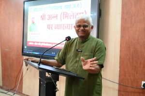  स्वस्थ रहने के लिए दैनिक आहार में श्रीअन्न को शामिल करें : डॉ खादर वली 