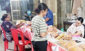  महाराष्ट्र मंडल और संत ज्ञानेश्वर स्कूल में लगा दि&zwj;वाली व्यंजनों का स्टाल