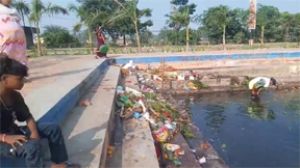 छठ पर्व से पूर्व तालाबों की साफ-सफाई युद्व स्तर पर जारी छठ पर्व से पूर्व तालाबों की साफ-सफाई युद्व स्तर पर जारी