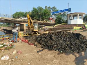 नगर निगम द्वारा छठ पूजा के लिए महादेवघाट में विशेष सफाई अभियान, पोकलेन मशीन और सफाई गैंग भेजकर लगातार प्रगति पर नगर निगम द्वारा छठ पूजा के लिए महादेवघाट में विशेष सफाई अभियान, पोकलेन मशीन और सफाई गैंग भेजकर लगातार प्रगति पर