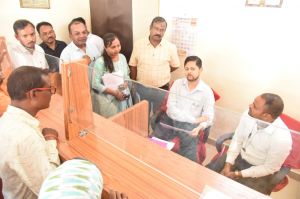 कलेक्टर ने किया सहकारी समिति सिरसाखुर्द, करंजा-भिलाई, कोड़िया और अहिवारा का आकस्मिक निरीक्षण कलेक्टर ने किया सहकारी समिति सिरसाखुर्द, करंजा-भिलाई, कोड़िया और अहिवारा का आकस्मिक निरीक्षण