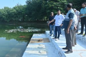 आयुक्त ने उद्यानों की प्रकाश व्यवस्था में सुधार करने के  दिए निर्देश