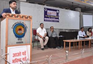  कलेक्टर ने बोर्ड परीक्षा के परिणाम सुधारने हेतु बीईओ एवं प्राचार्यों की ली बैठक