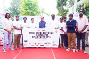 जशपुर के युवाओं ने दुहांगन वैली की चोटियों को पार करते हुए 5350 मीटर की ऊंचाई तक सफल चढ़ाई की जशपुर के युवाओं ने दुहांगन वैली की चोटियों को पार करते हुए 5350 मीटर की ऊंचाई तक सफल चढ़ाई की