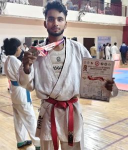  आल इंडिया ओपन नेशनल कराते में योगेश ने जीता सिल्वर मेडल
