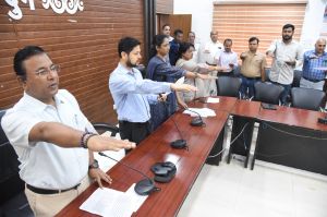  कलेक्टर श्री सिंह ने राष्ट्रीय एकता दिवस पर अधिकारियों-कर्मचारियों को दिलाई शपथ