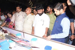 स्कूल शिक्षा मंत्री यादव ने किया शासकीय स्टॉल का निरीक्षण, योजनाओं की सराहना की स्कूल शिक्षा मंत्री यादव ने किया शासकीय स्टॉल का निरीक्षण, योजनाओं की सराहना की