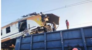 बिलासपुर स्टेशन के समीप ट्रेन हादसा , कई लोगों की मौत, कई घायल बिलासपुर स्टेशन के समीप ट्रेन हादसा , कई लोगों की मौत, कई घायल