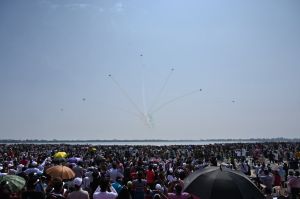 राज्योत्सव पर वायु सेना की टीम का रोमांचक एयर शो, सेंध जलाशय के ऊपर आसमां में गूंजा 'जय जोहार' और 'छत्तीसगढ़िया सबले बढ़िया' राज्योत्सव पर वायु सेना की टीम का रोमांचक एयर शो, सेंध जलाशय के ऊपर आसमां में गूंजा 'जय जोहार' और 'छत्तीसगढ़िया सबले बढ़िया'