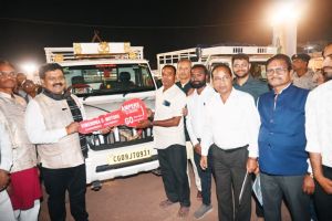 उपमुख्यमंत्री विजय शर्मा ने पीएम मत्स्य संपदा योजना के तहत मत्स्यपालकों को पिकअप वाहन की सौंपी चाबी उपमुख्यमंत्री विजय शर्मा ने पीएम मत्स्य संपदा योजना के तहत मत्स्यपालकों को पिकअप वाहन की सौंपी चाबी