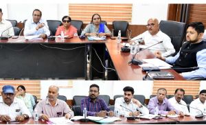 कलेक्टर अभिजीत सिंह ने विद्यार्थियों के आधार कार्ड व जाति प्रमाण पत्र निर्माण की समीक्षा की कलेक्टर अभिजीत सिंह ने विद्यार्थियों के आधार कार्ड व जाति प्रमाण पत्र निर्माण की समीक्षा की