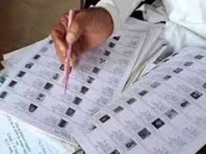  एसआईआर : 6 दिनों में करीब 43 लाख मतदाताओं तक पहुंचे बीएलओ, बांटे गणना प्रपत्र