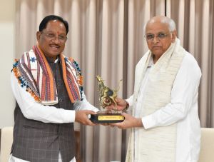 मुख्यमंत्री साय ने गांधीनगर में गुजरात के मुख्यमंत्री भूपेंद्र पटेल से की सौजन्य भेंट मुख्यमंत्री साय ने गांधीनगर में गुजरात के मुख्यमंत्री भूपेंद्र पटेल से की सौजन्य भेंट