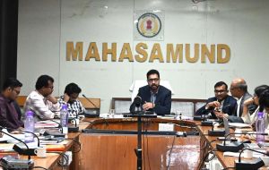  कलेक्टर श्री लंगेह ने ली साप्ताहिक समय-सीमा की बैठक