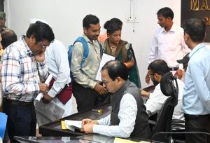  साप्ताहिक जनदर्शन: कलेक्टर ने सुनी लोगों की समस्याएं