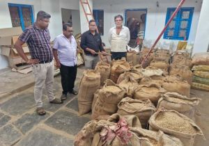 अवैध धान भंडारण पर कार्यवाही, कुल 452 कट्टा धान जप्त अवैध धान भंडारण पर कार्यवाही, कुल 452 कट्टा धान जप्त