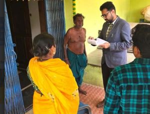 कलेक्टर ने ई.एफ. वितरण एवं वालंटियर प्रशिक्षण कार्य का निरीक्षण किया कलेक्टर ने ई.एफ. वितरण एवं वालंटियर प्रशिक्षण कार्य का निरीक्षण किया