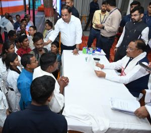 मुख्यमंत्री विष्णु देव साय ने खिलाड़ियों को हरसंभव सहयोग का भरोसा दिया मुख्यमंत्री विष्णु देव साय ने खिलाड़ियों को हरसंभव सहयोग का भरोसा दिया