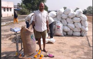  किसान  नंदकिशोर ने पहले दिन ही धान विक्रय होने पर जाहिर की अपनी खुशी