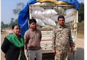  राजस्व टीम ने साईंटागर बैरियर के पास 60 बोरी अवैध धान  किया जब्त