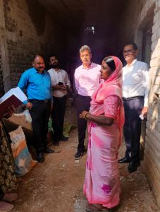 जिला पंचायत के मुख्य कार्यपालन अधिकारी ने बालोद विकासखण्ड के विभिन्न ग्रामों में निर्माणाधीन पीएम आवासो का किया औचक निरीक्षण