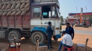 धान खरीदी कार्य अंतर्गत जिला स्तरीय उड़न दस्ता दल द्वारा की जा रही सघन जाँच की कार्रवाई धान खरीदी कार्य अंतर्गत जिला स्तरीय उड़न दस्ता दल द्वारा की जा रही सघन जाँच की कार्रवाई