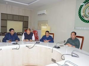 जिले में धान खरीदी की व्यवस्थाओं की समीक्षा : कलेक्टर डॉ गौरव सिंह ने ली वीडियो कॉन्फ्रेंसिंग के माध्यम से बैठक जिले में धान खरीदी की व्यवस्थाओं की समीक्षा : कलेक्टर डॉ गौरव सिंह ने ली वीडियो कॉन्फ्रेंसिंग के माध्यम से बैठक