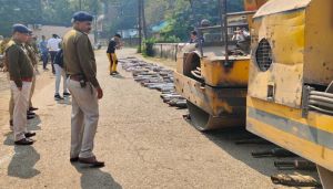 रायगढ़ यातायात पुलिस की बड़ी कार्रवाई, रोड़ रोलर से नष्ट कराया 200 मॉडिफाई साइलेंसर रायगढ़ यातायात पुलिस की बड़ी कार्रवाई, रोड़ रोलर से नष्ट कराया 200 मॉडिफाई साइलेंसर