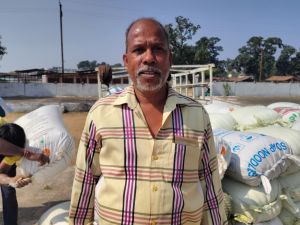 समर्थन मूल्य पर पारदर्शी धान खरीदी से खिल उठे किसान गुलसेर के चेहरे, मुख्यमंत्री साय के नेतृत्व की सराहना समर्थन मूल्य पर पारदर्शी धान खरीदी से खिल उठे किसान गुलसेर के चेहरे, मुख्यमंत्री साय के नेतृत्व की सराहना