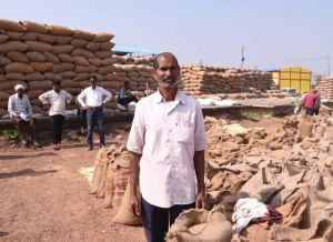 किसान सेवक दास ने धान खरीदी केन्द्र रामपुर में बेचा 50 क्विंटल धान किसान सेवक दास ने धान खरीदी केन्द्र रामपुर में बेचा 50 क्विंटल धान