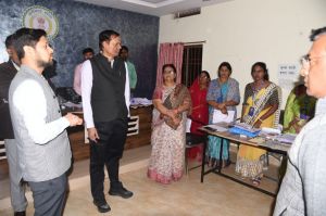  संभाग आयुक्त और कलेक्टर ने डिजिलाइजेशन कार्य का निरीक्षण किये