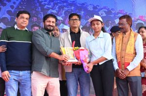 कठिनाइयां ही इंसान को मजबूत बनाती हैं: वित्त मंत्री 