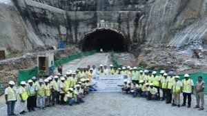  छत्तीसगढ़ की पहली राष्ट्रीय राजमार्ग सुरंग का ऐतिहासिक ब्रेकथ्रू पूरा, तीन राज्यों की कनेक्टिविटी को नई रफ्तार