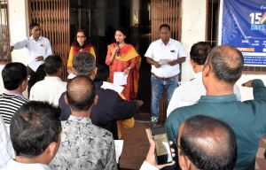  संविधान दिवस के अवसर पर कलेक्टर श्रीमती मिश्रा ने अधिकारी-कर्मचारियों को कराया भारतीय संविधान के प्रस्तावना का वाचन