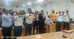  संविधान दिवस के अवसर पर निगम सभागार में लिये शपथ