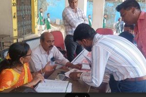 महासमुंद जिले में विशेष गहन पुनरीक्षण कार्य सतत रूप से जारी महासमुंद जिले में विशेष गहन पुनरीक्षण कार्य सतत रूप से जारी