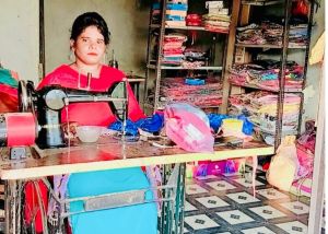 माओवाद प्रभावित क्षेत्र से निकलकर आत्मनिर्भरता की मिसाल बनीं सरोज पोडियाम माओवाद प्रभावित क्षेत्र से निकलकर आत्मनिर्भरता की मिसाल बनीं सरोज पोडियाम